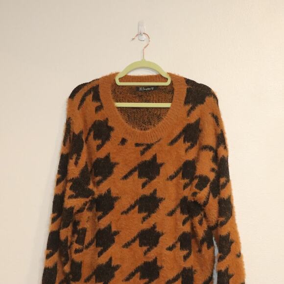 Simplee Brown Houndstooth Fuzzy Oversized Sweater Sz S - Picture 3 of 12